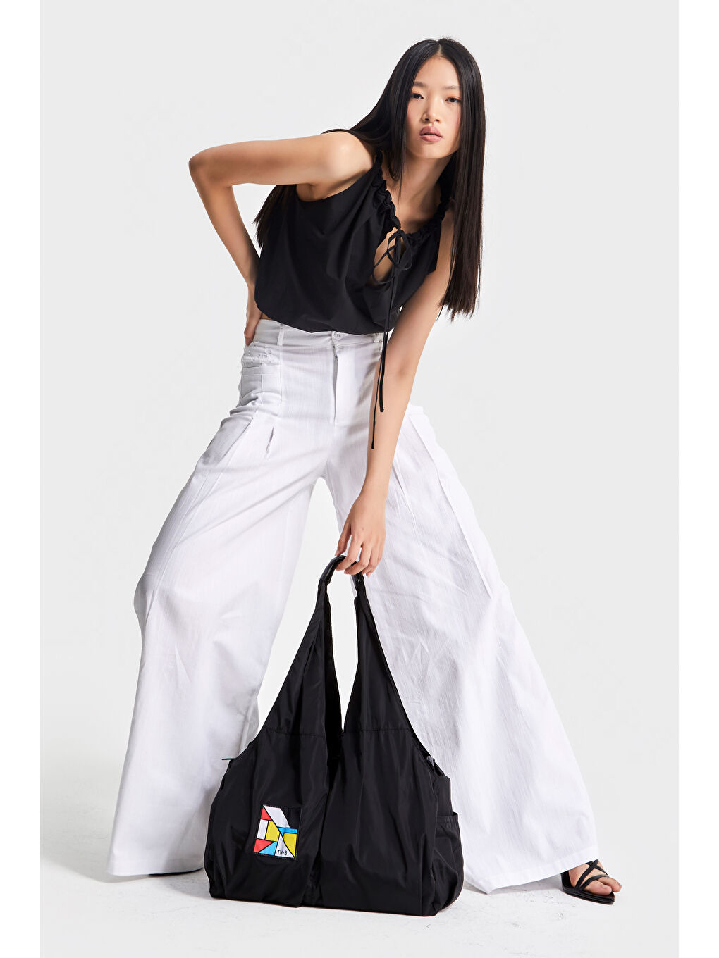 Siyah Renk Arma Detaylı Omuzdan Askılı Özel Tasarım Çanta-1