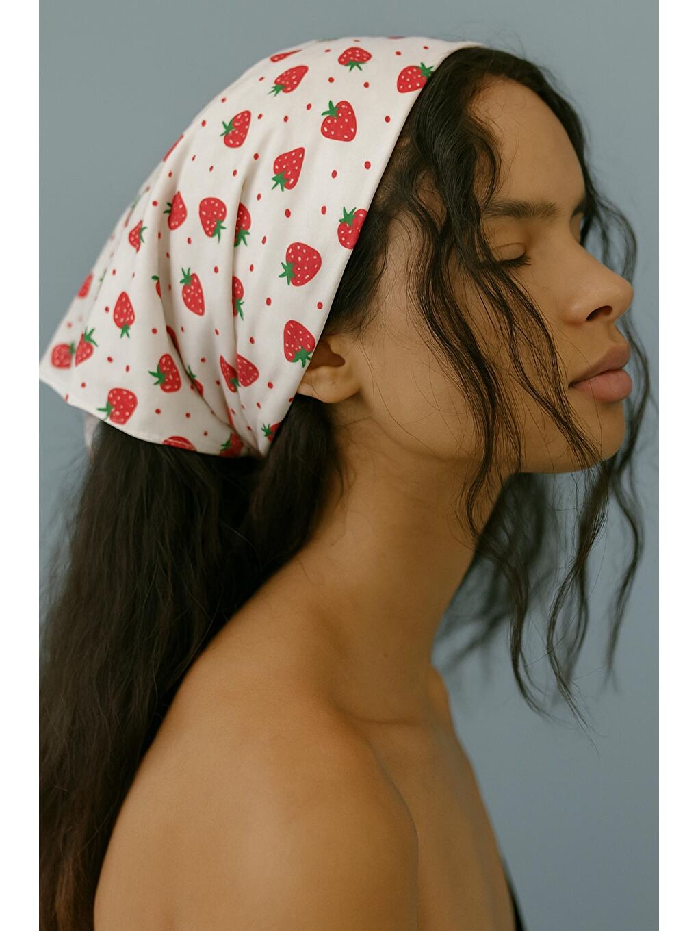 Beyaz Pamuk Çilek Desenli Fular