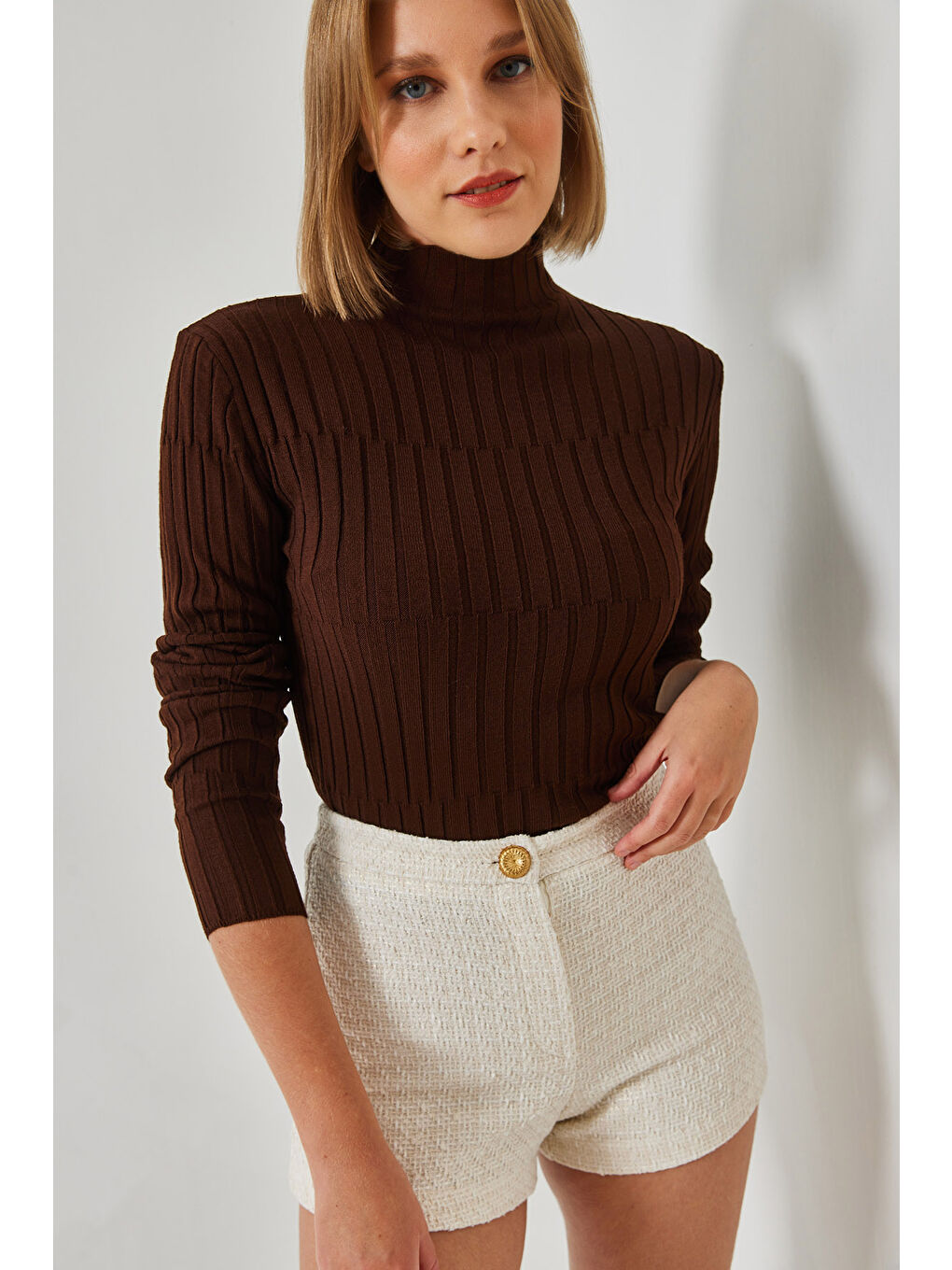 Kahverengi Kadın Balıkçı Yaka Parçalı Kazak