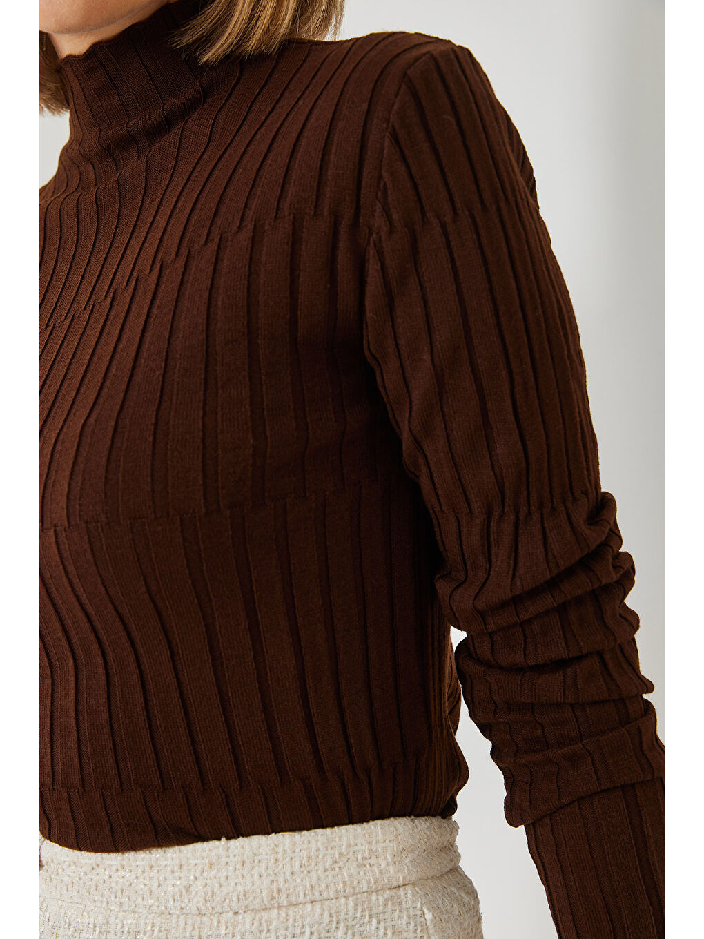 Kahverengi Kadın Balıkçı Yaka Parçalı Kazak-3