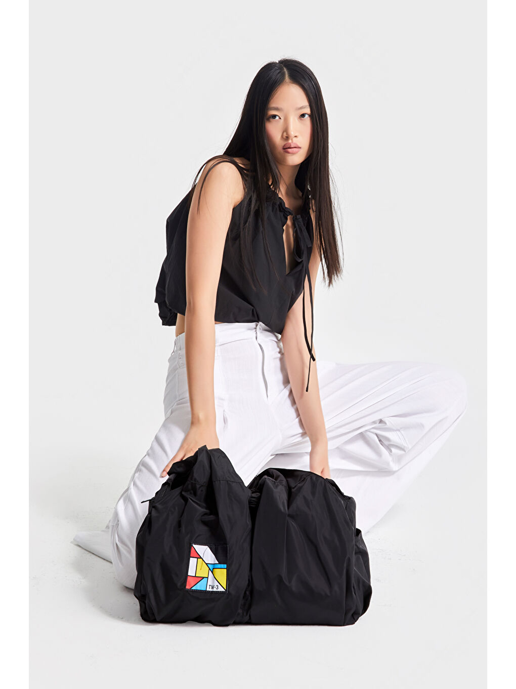 Siyah Renk Arma Detaylı Omuzdan Askılı Özel Tasarım Çanta-3