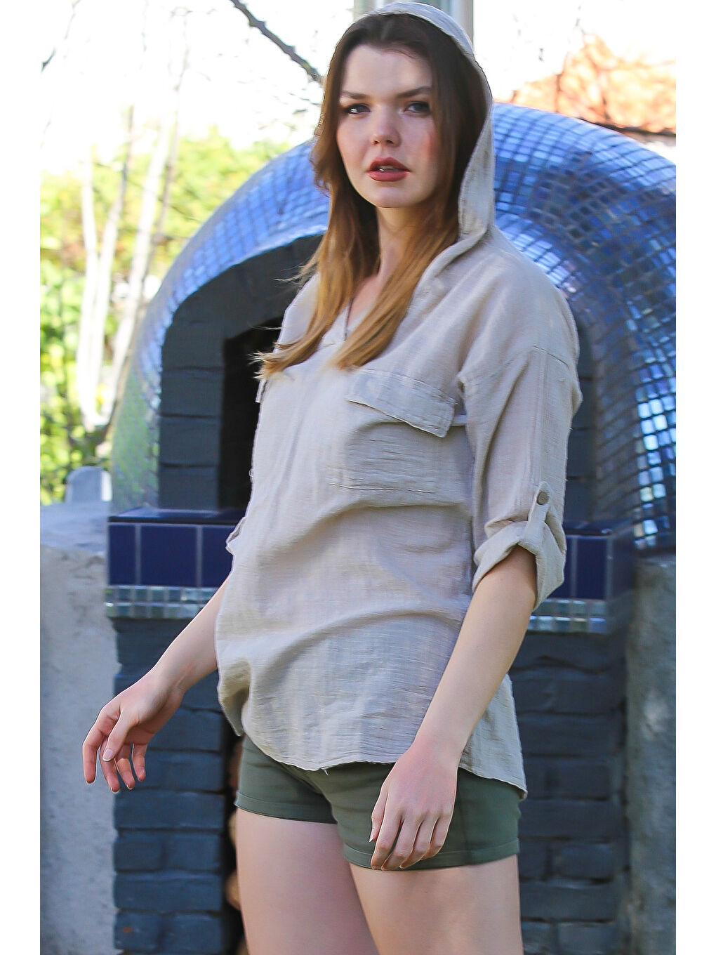 Bej Taş Rengi Kapüşonlu Düğmeli Uzun Kollu Çift Kapaklı Cepli Yıkamalı Casual Dokuma Bluz 72 62