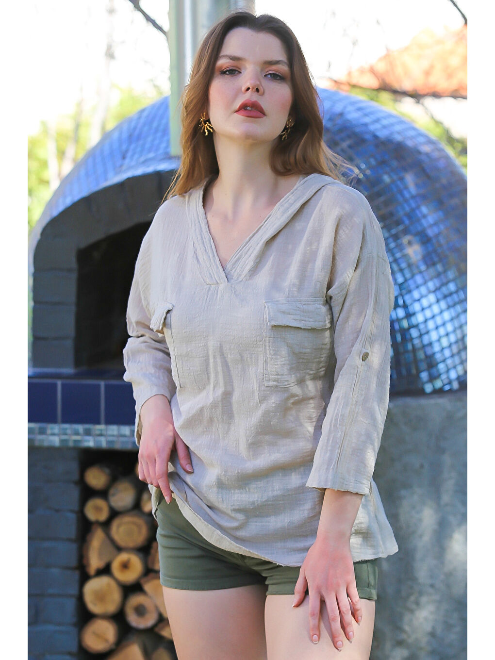 Bej Taş Rengi Kapüşonlu Düğmeli Uzun Kollu Çift Kapaklı Cepli Yıkamalı Casual Dokuma Bluz 72 62-4