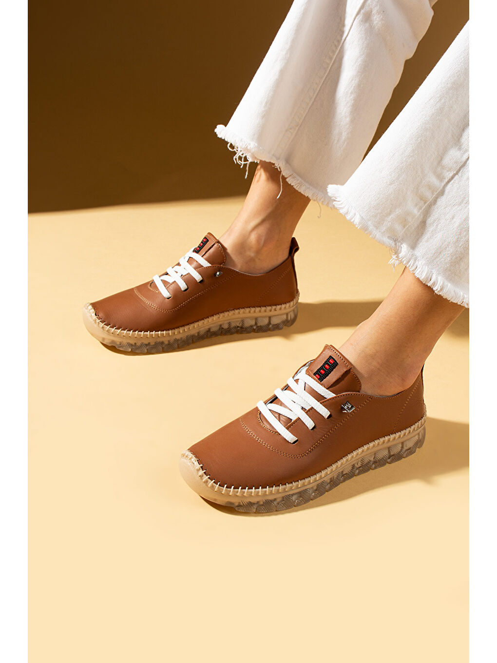 Kahverengi Hakiki Deri Hafif Comfort Taban Lastikli Kadın Spor Ayakkabı 59-680-25