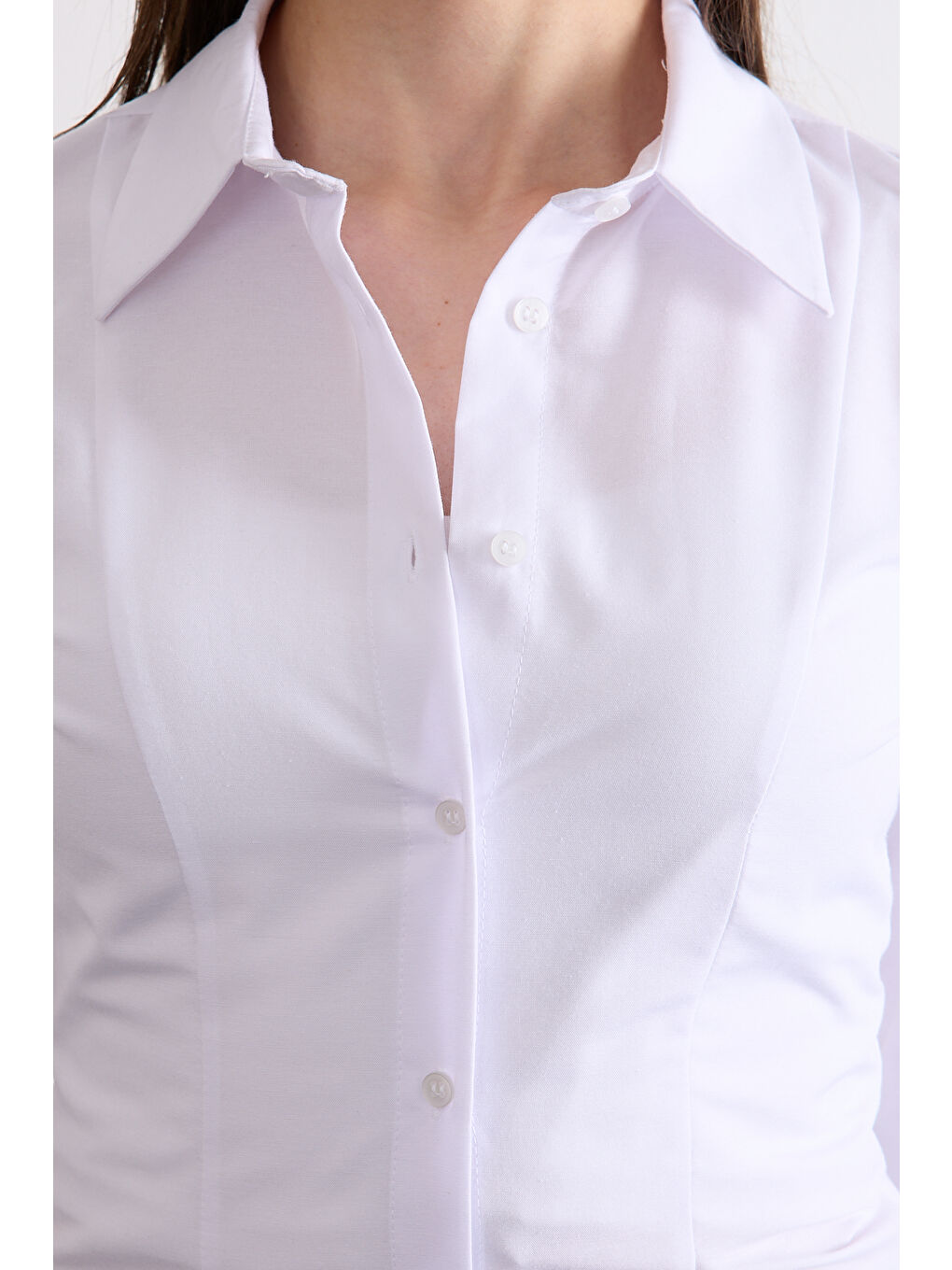 Beyaz Vücuda Bele Oturan Saran Basic Kadın Gömleği-3