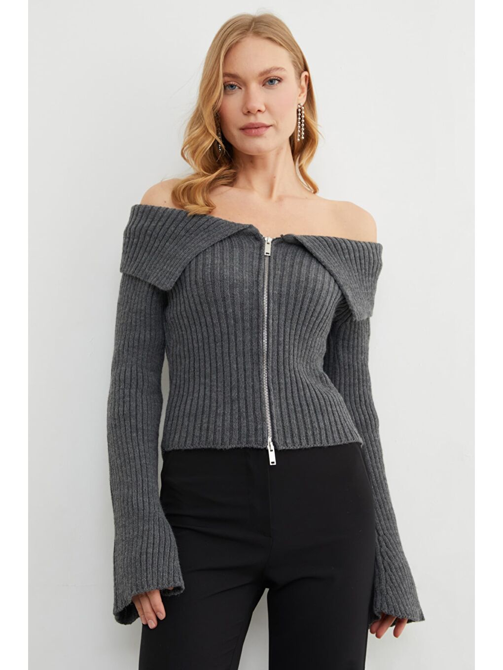 Antrasit Kol Detaylı Fermuarlı Madonna Yaka Hırka-3