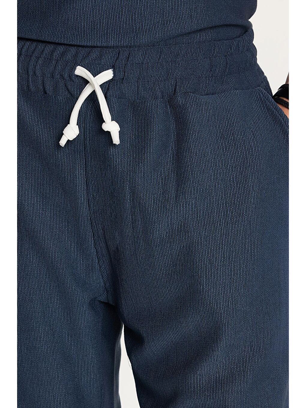 Erkek Standart Fit Pamuklu Jakarlı Baskılı Bisiklet Yaka Beli Bağcıklı Lacivert Şort Takım-3