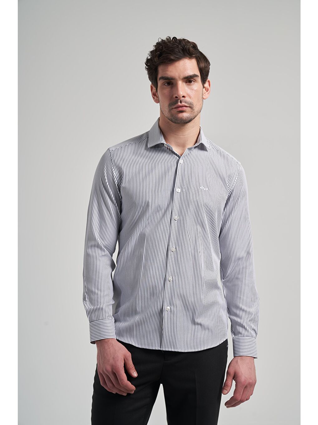 Beyaz Uzun Kol Çizgili Desen Bez Ayağı İtalyan Yaka Cepsiz Pamuklu Classic Slim Fit Gömlek 1004250180-2