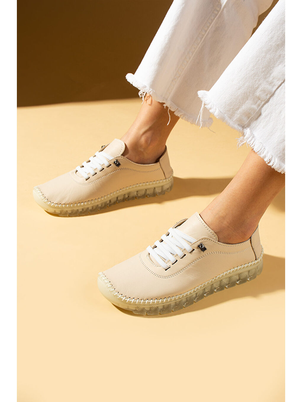 Bej Hakiki Deri Hafif Comfort Taban Lastikli Kadın Spor Ayakkabı 59-680-25