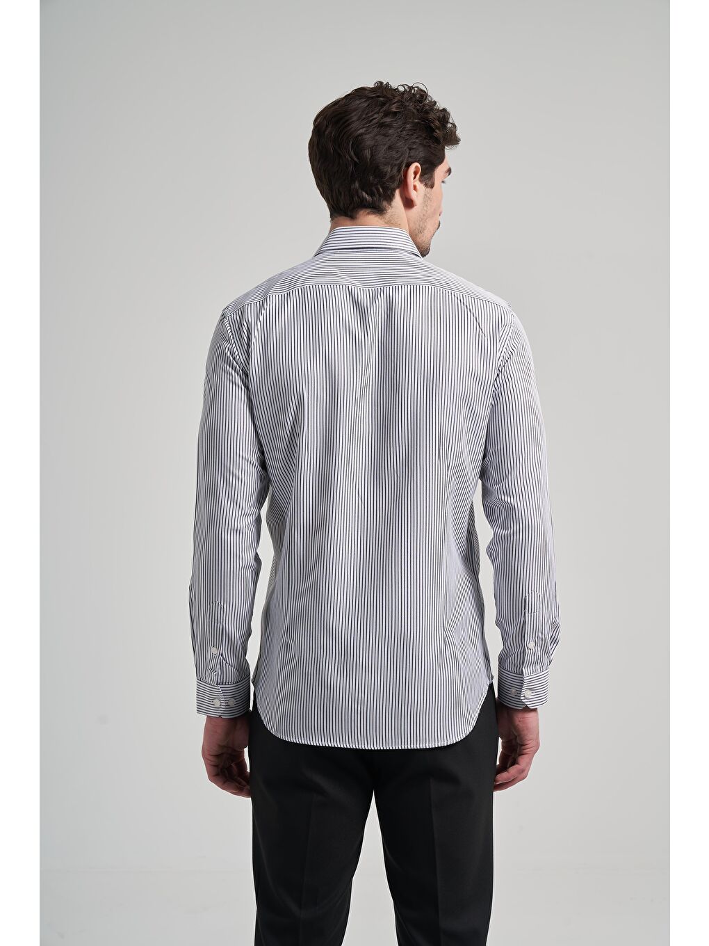 Beyaz Uzun Kol Çizgili Desen Bez Ayağı İtalyan Yaka Cepsiz Pamuklu Classic Slim Fit Gömlek 1004250180-3