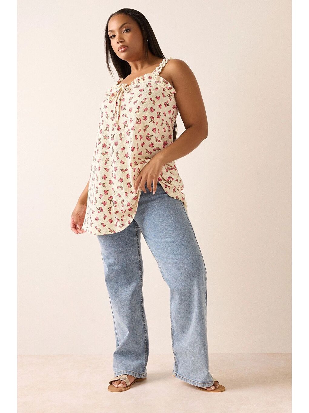 Ekru Büyük Beden Çiçek Desenli Bürümcük Kumaş Kare Yaka Kolsuz Bluz 322688-3