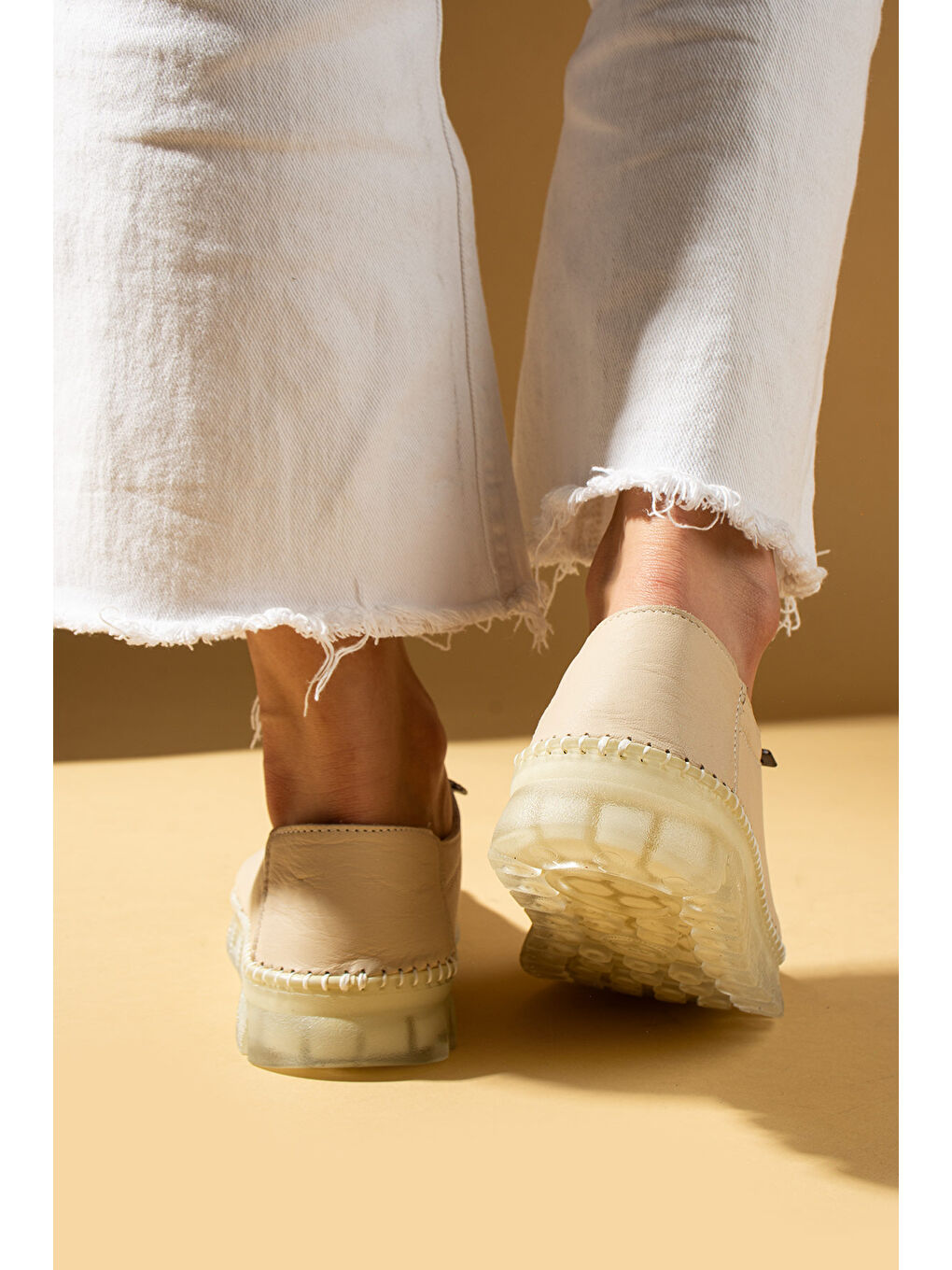 Bej Hakiki Deri Hafif Comfort Taban Lastikli Kadın Spor Ayakkabı 59-680-25-2