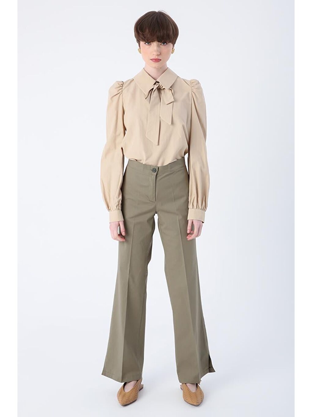 Haki Pamuklu Ütü İzli Paçası Yırtmaçlı Elastanlı Bol Paça Pantolon-1