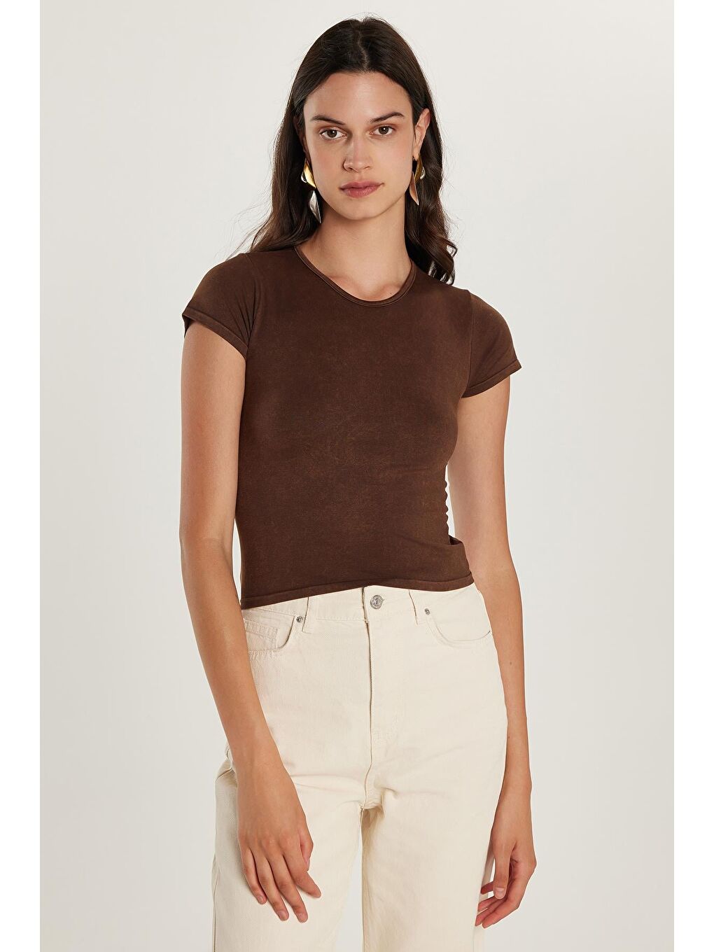 Kadın Slim Fit Dar Kesim Düz Basic Bisiklet Yaka Kahverengi Tişört-3