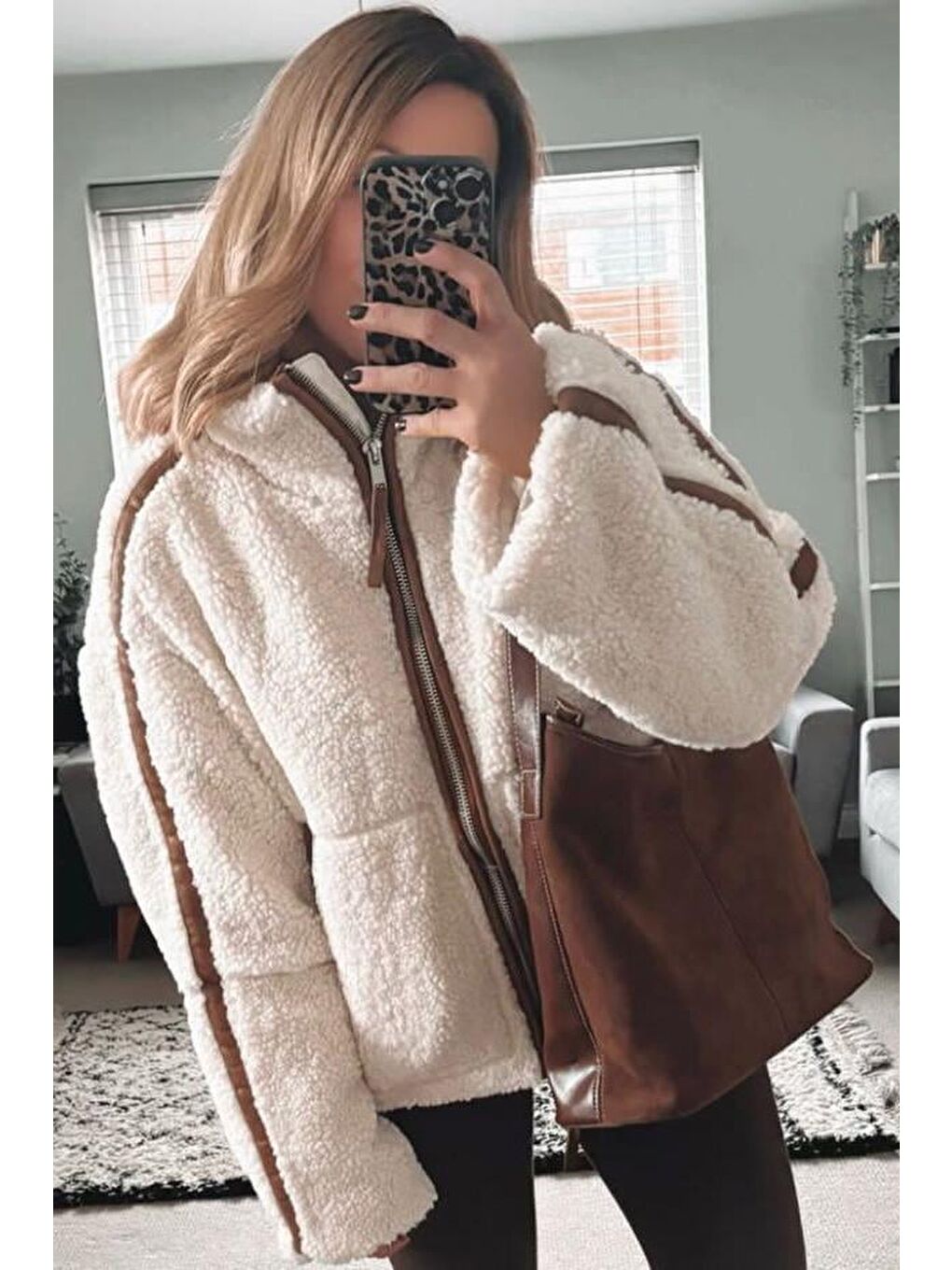 Bej Şerit Detaylı Dik Yaka Kadın Pelüş Mont Mg2260