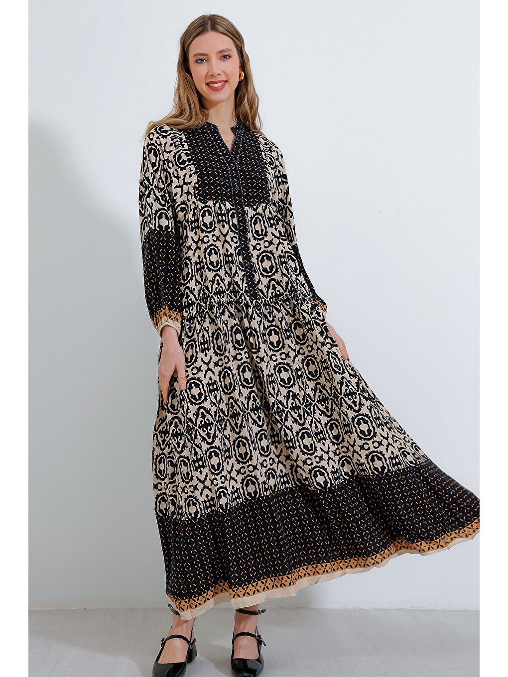 2423 Otantik Desenli Tesettür Elbise - Siyah4-2