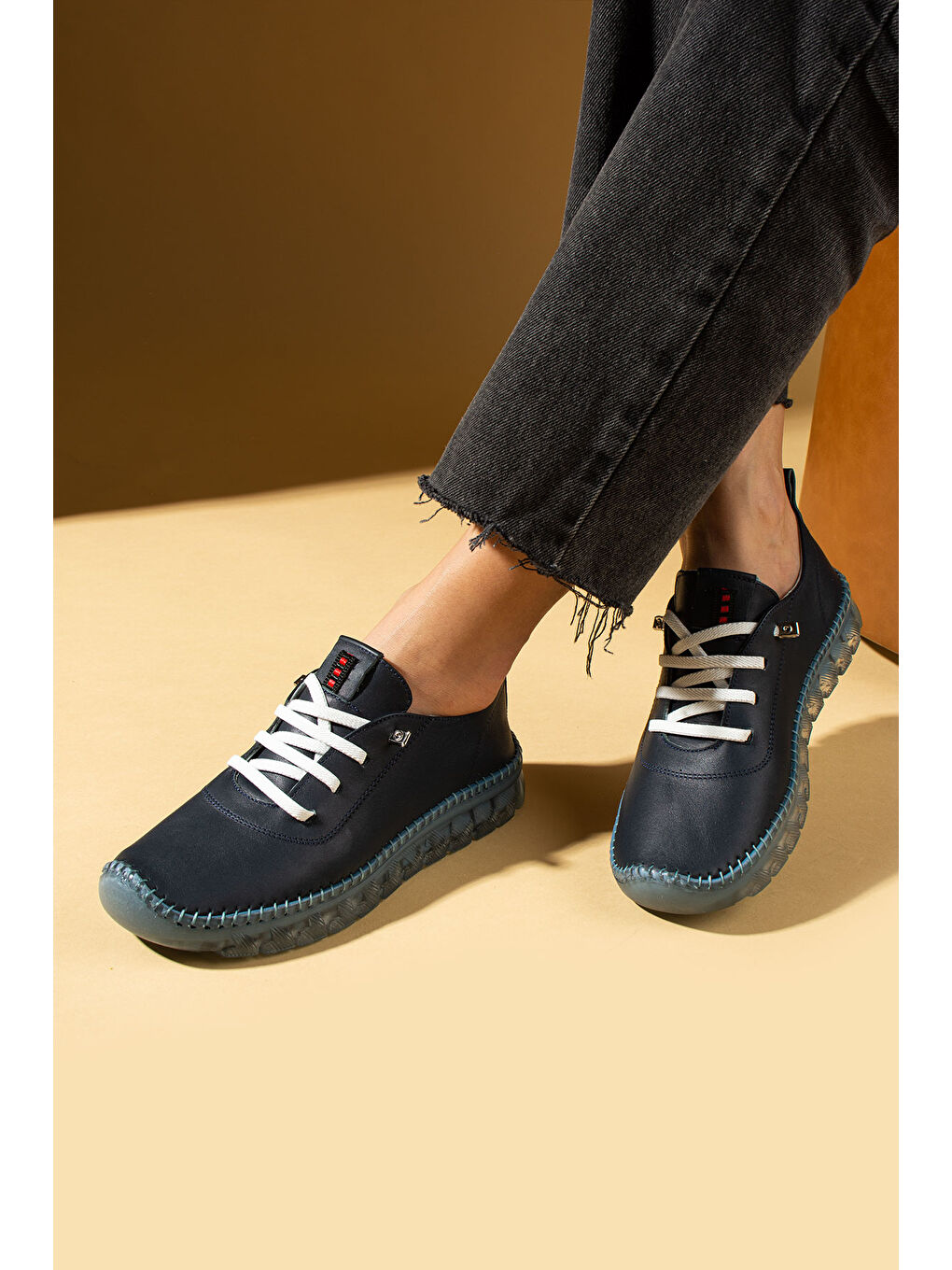 Lacivert Hakiki Deri Hafif Comfort Taban Lastikli Kadın Spor Ayakkabı 59-680-25-1