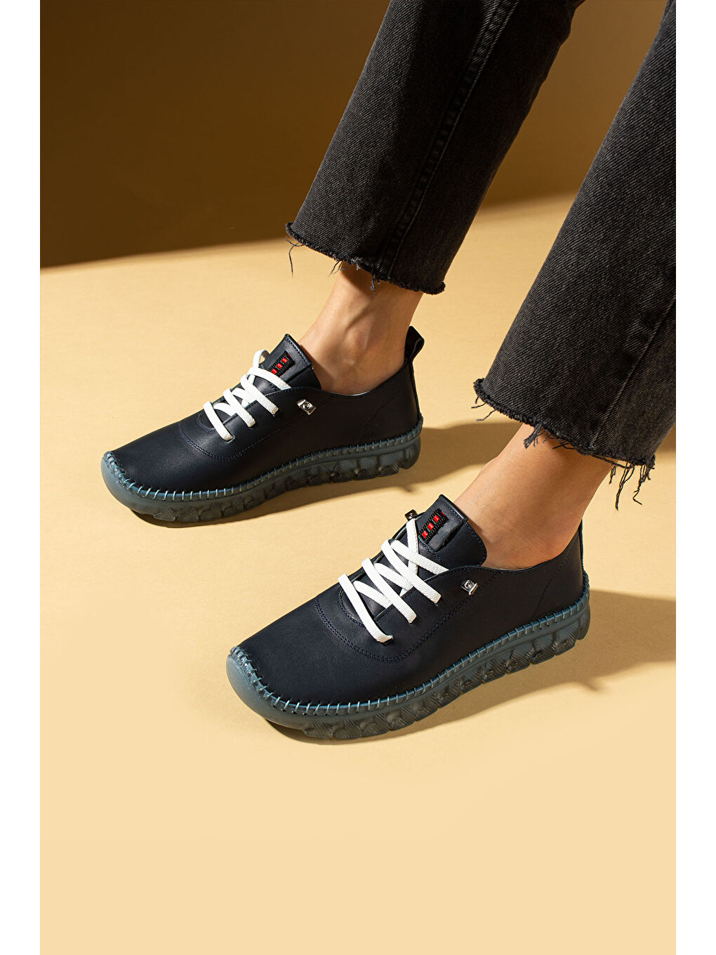 Lacivert Hakiki Deri Hafif Comfort Taban Lastikli Kadın Spor Ayakkabı 59-680-25-2