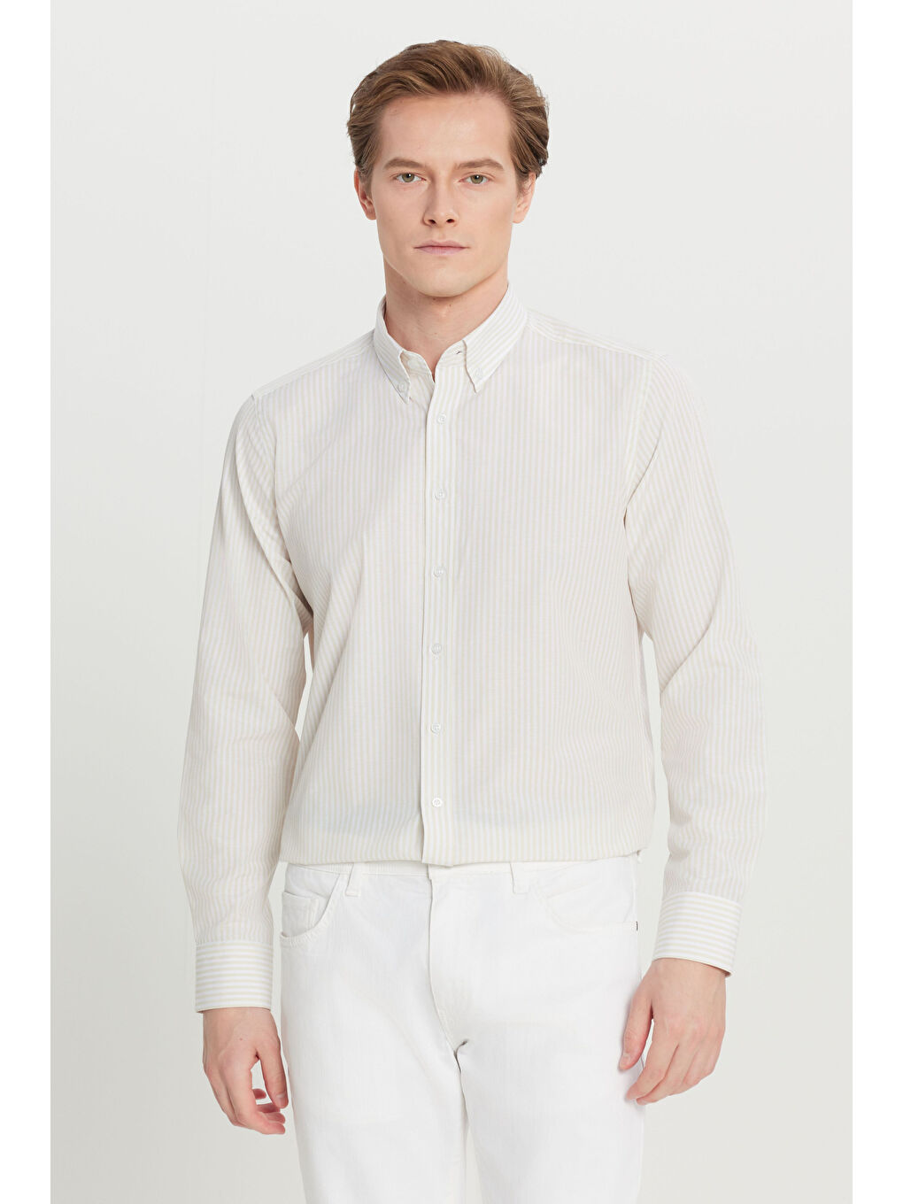 Erkek Beyaz-Bej Pamuklu Tailored Slim Fit Dar Kesim Düğmeli Yaka Çizgili Gömlek
