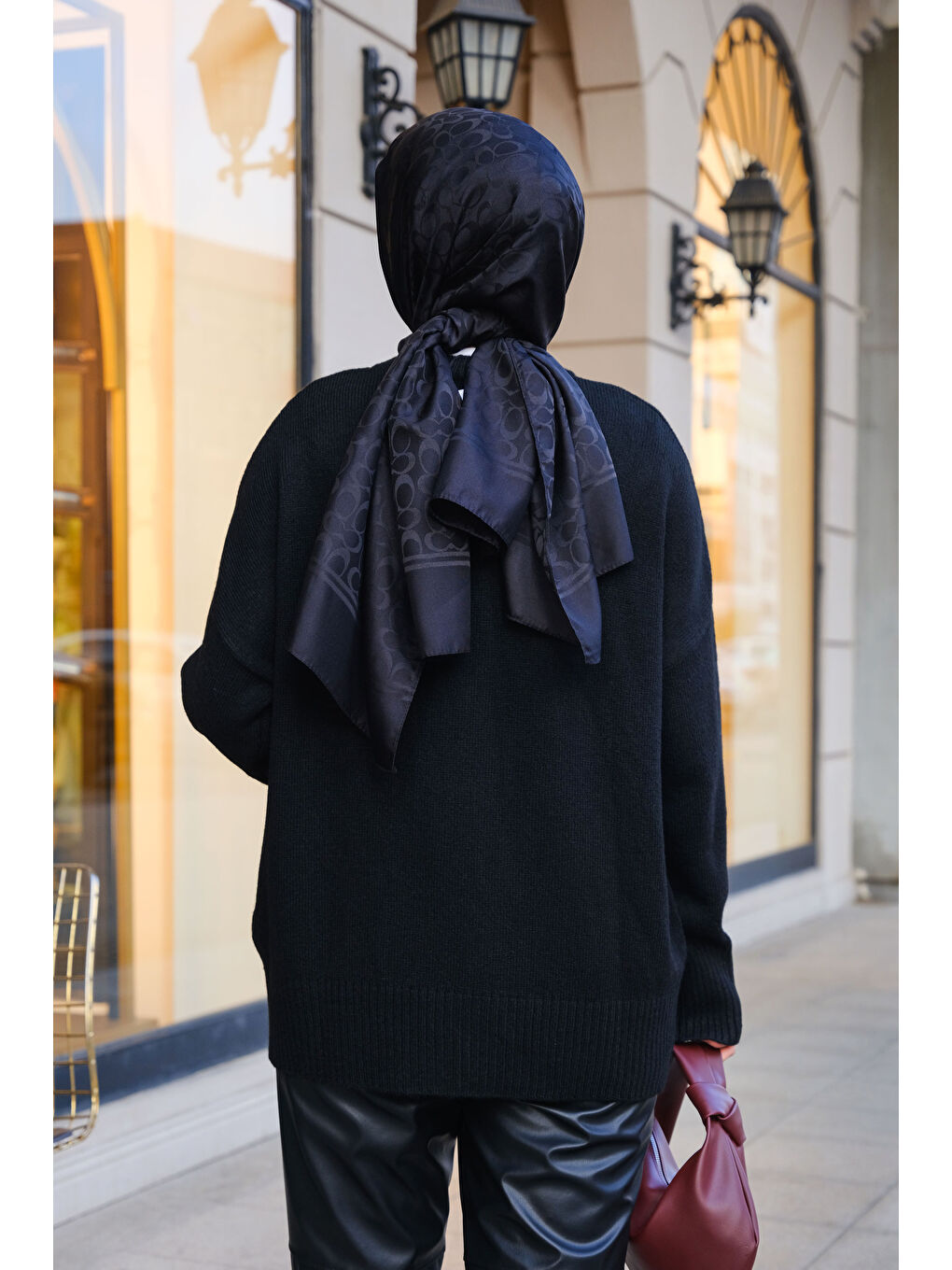 Şardonlu Ayıcık Desenli Bisiklet Yaka Kazak Siyah-1