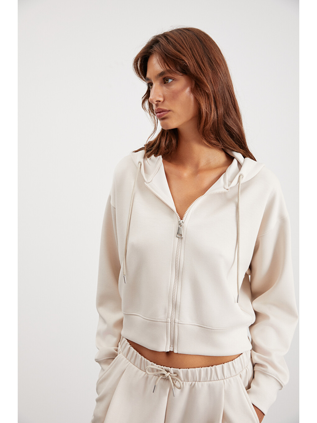Bej Jıll Kadın Scuba Kumaşlı Kapüşonlu Fermuarlı Aşırı Yumuşak Örme Crop Vanilya Sweatshirt-1