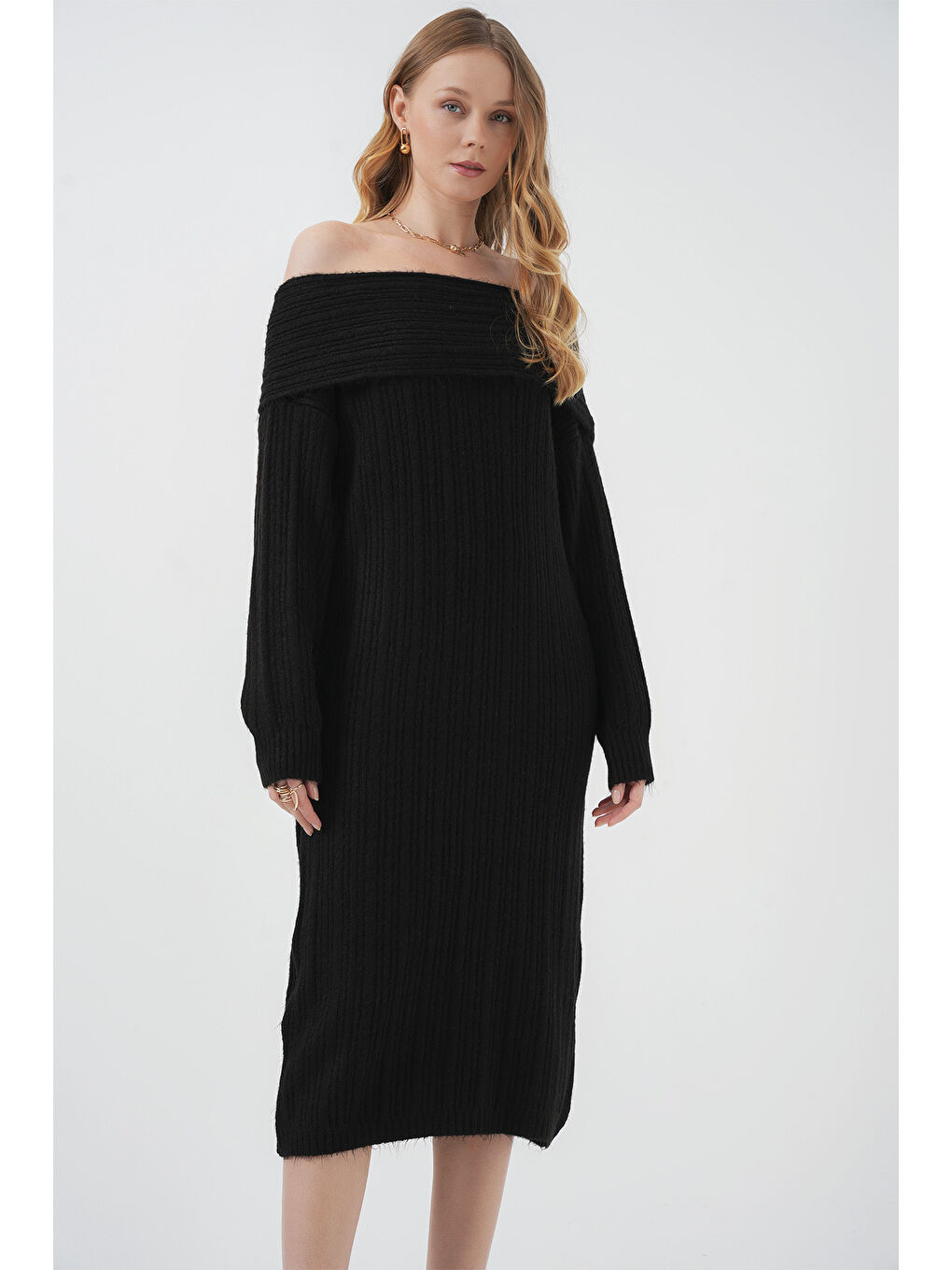 15920 Madonna Yaka Oversize Triko Elbise - Siyah