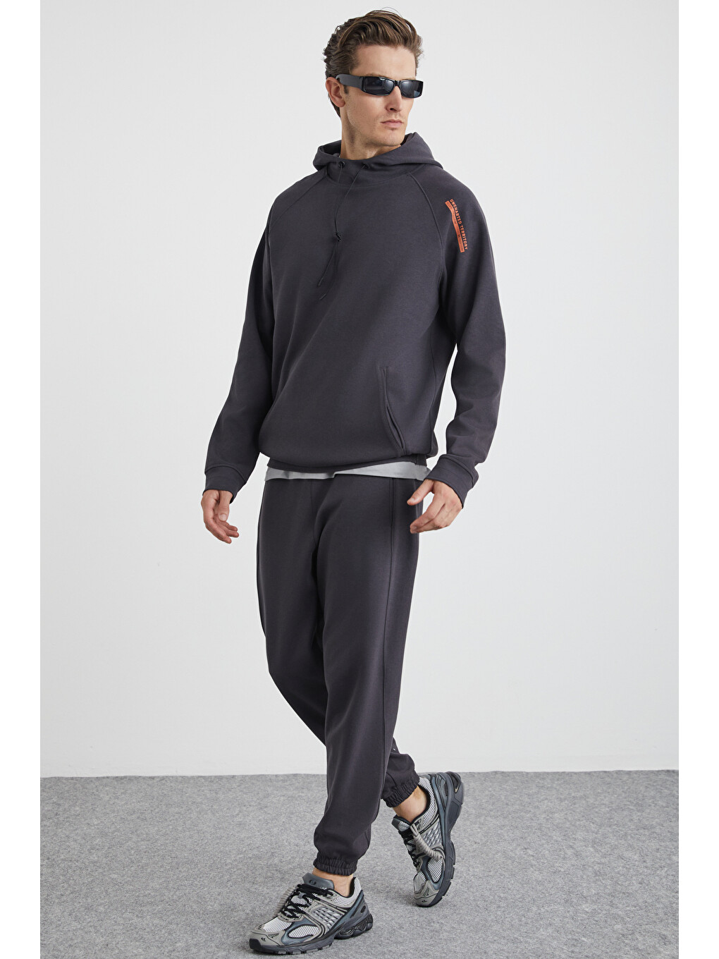 Erkek İçi Polarlı Yumuşacık 3 İplik İçi Şardonlu Regular Kapüşonlu Antrasit Sweatshirt-2