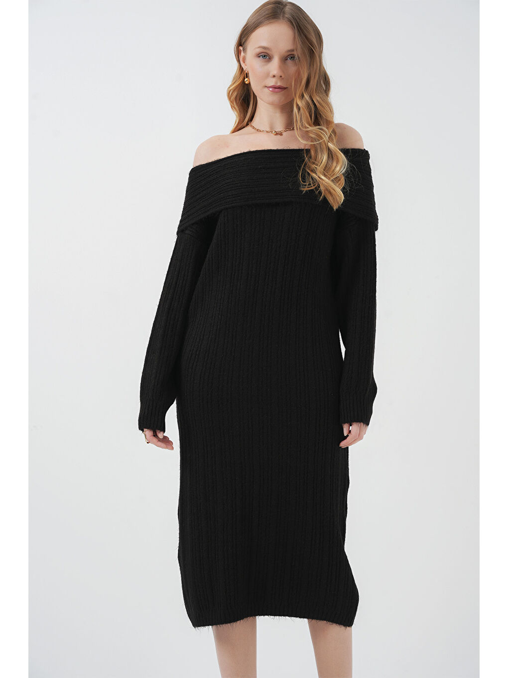 15920 Madonna Yaka Oversize Triko Elbise - Siyah-3