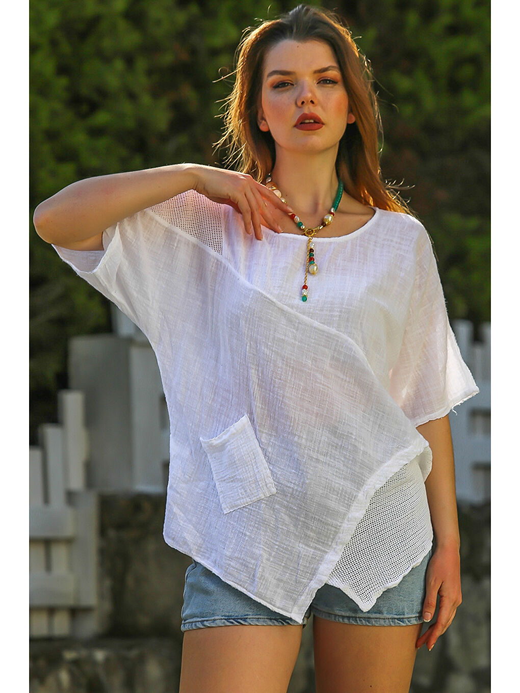 Beyaz Havuz Yaka Cepli File Detaylı Yıkamalı Casual Asimetrik Dokuma Bluz 70 65-1