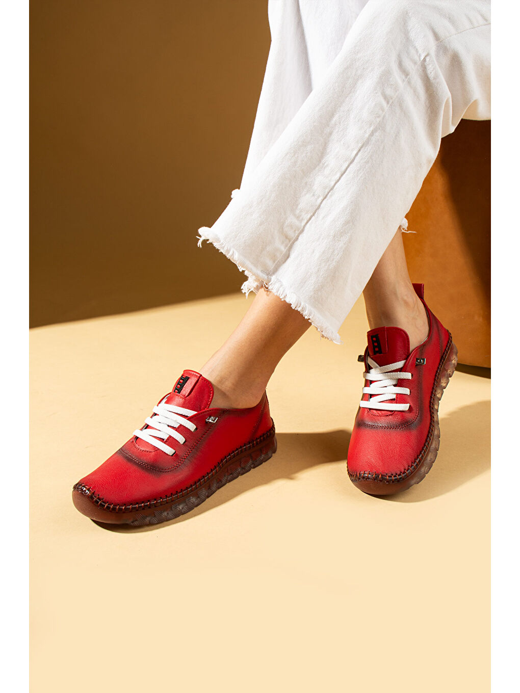 Kırmızı Hakiki Deri Hafif Comfort Taban Lastikli Kadın Spor Ayakkabı 59-680-25-1