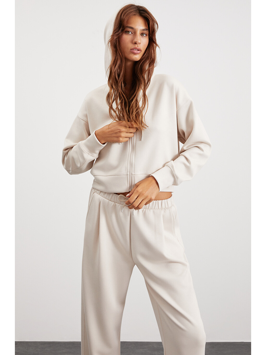 Bej Jıll Kadın Scuba Kumaşlı Kapüşonlu Fermuarlı Aşırı Yumuşak Örme Crop Vanilya Sweatshirt-3