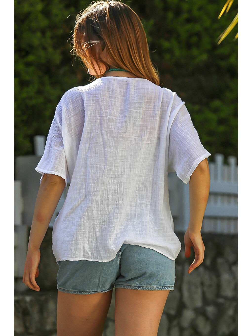 Beyaz Havuz Yaka Cepli File Detaylı Yıkamalı Casual Asimetrik Dokuma Bluz 70 65-7