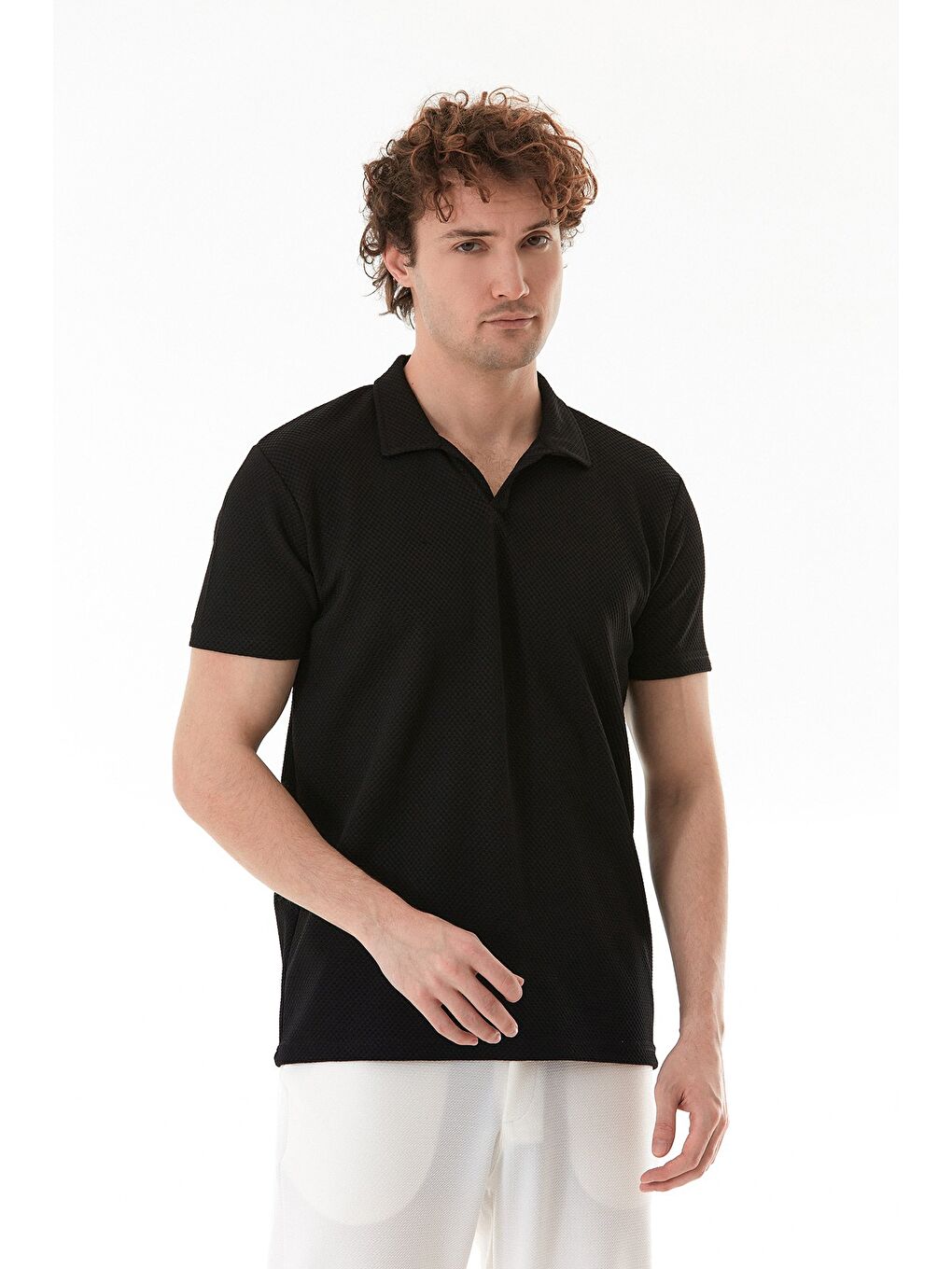 Siyah Geometrik Desen Polo Yaka Tişört-3