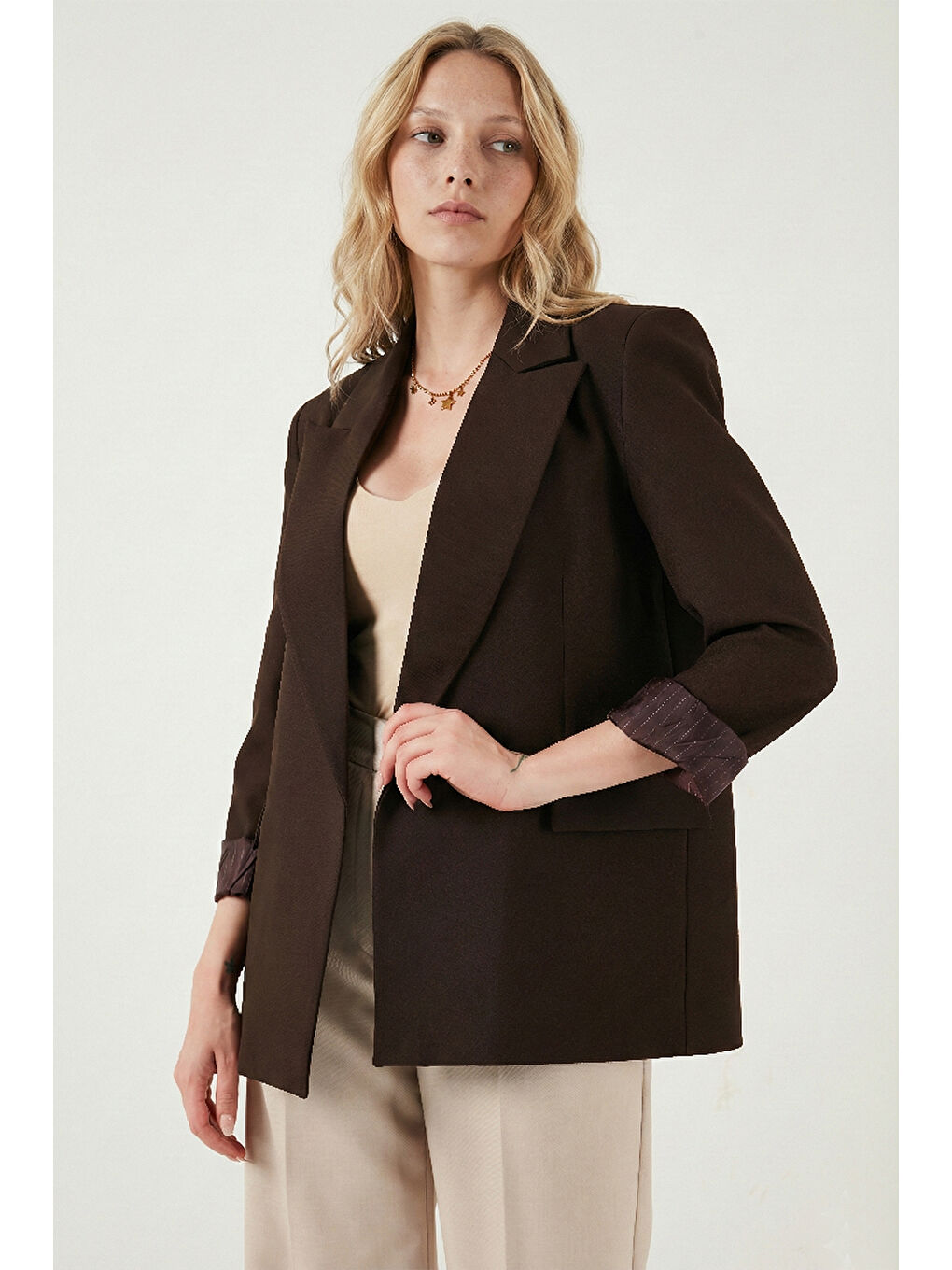 Kahverengi Regular Fit Kruvaze Yaka Desenli Astar Detaylı Kadın Ceket 6927560-2