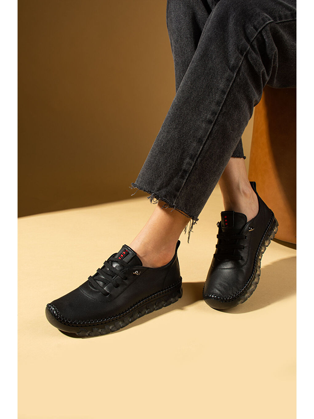 Siyah Hakiki Deri Hafif Comfort Taban Lastikli Kadın Spor Ayakkabı 59-680-25-1