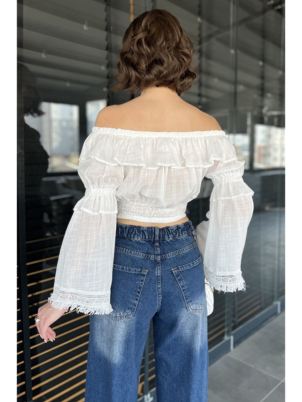 Beyaz Kadın Yaka Ve Bel Büzgülü Fırfırlı Crop Top Bluz-2