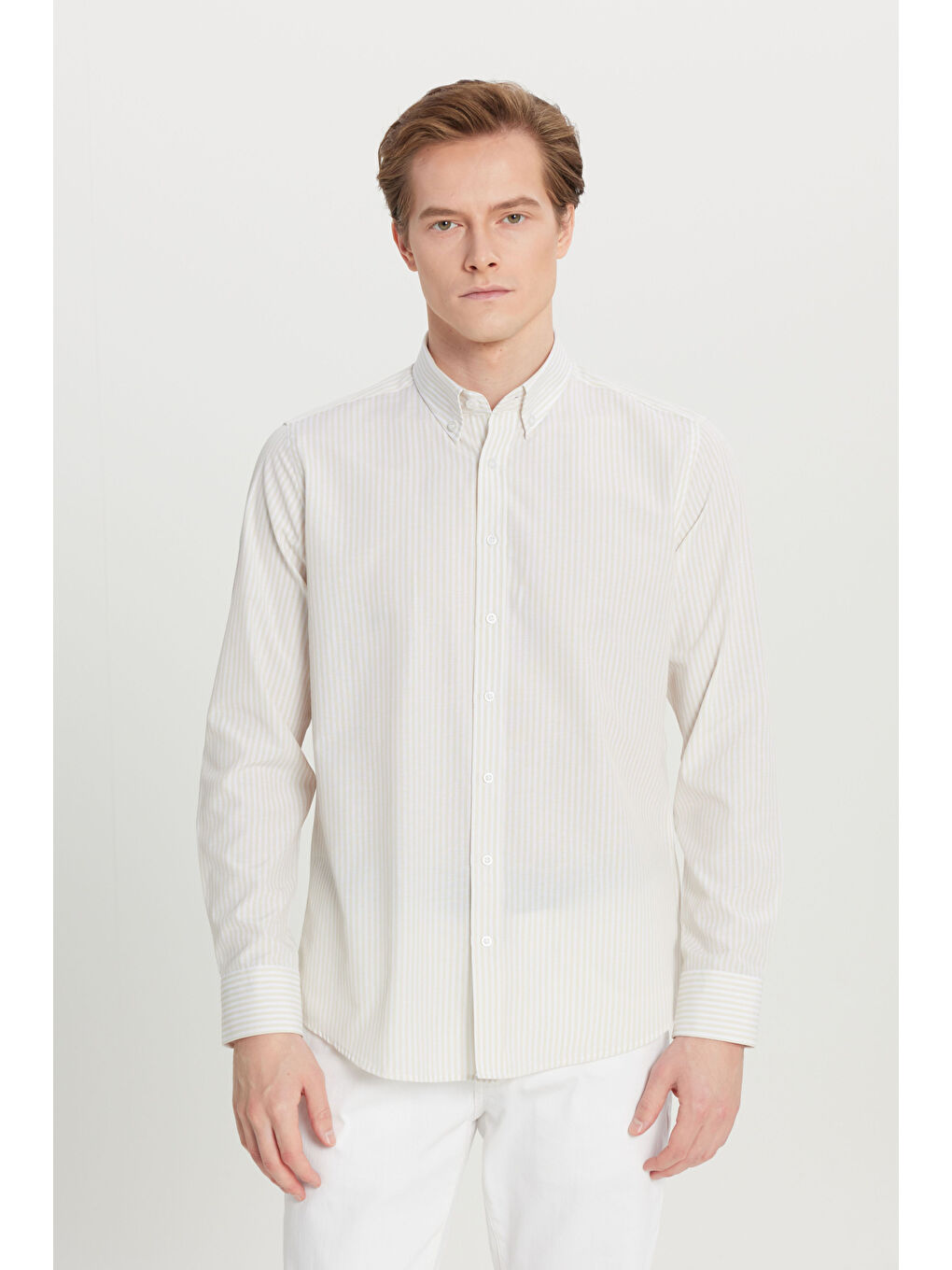 Erkek Beyaz-Bej Pamuklu Tailored Slim Fit Dar Kesim Düğmeli Yaka Çizgili Gömlek-2