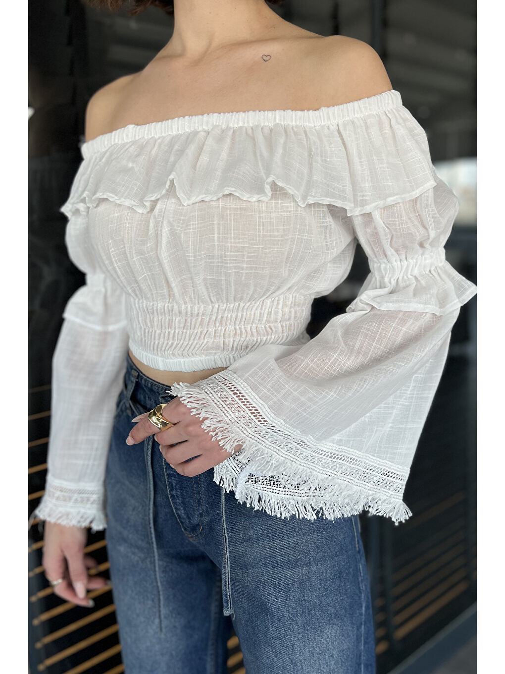 Beyaz Kadın Yaka Ve Bel Büzgülü Fırfırlı Crop Top Bluz-3