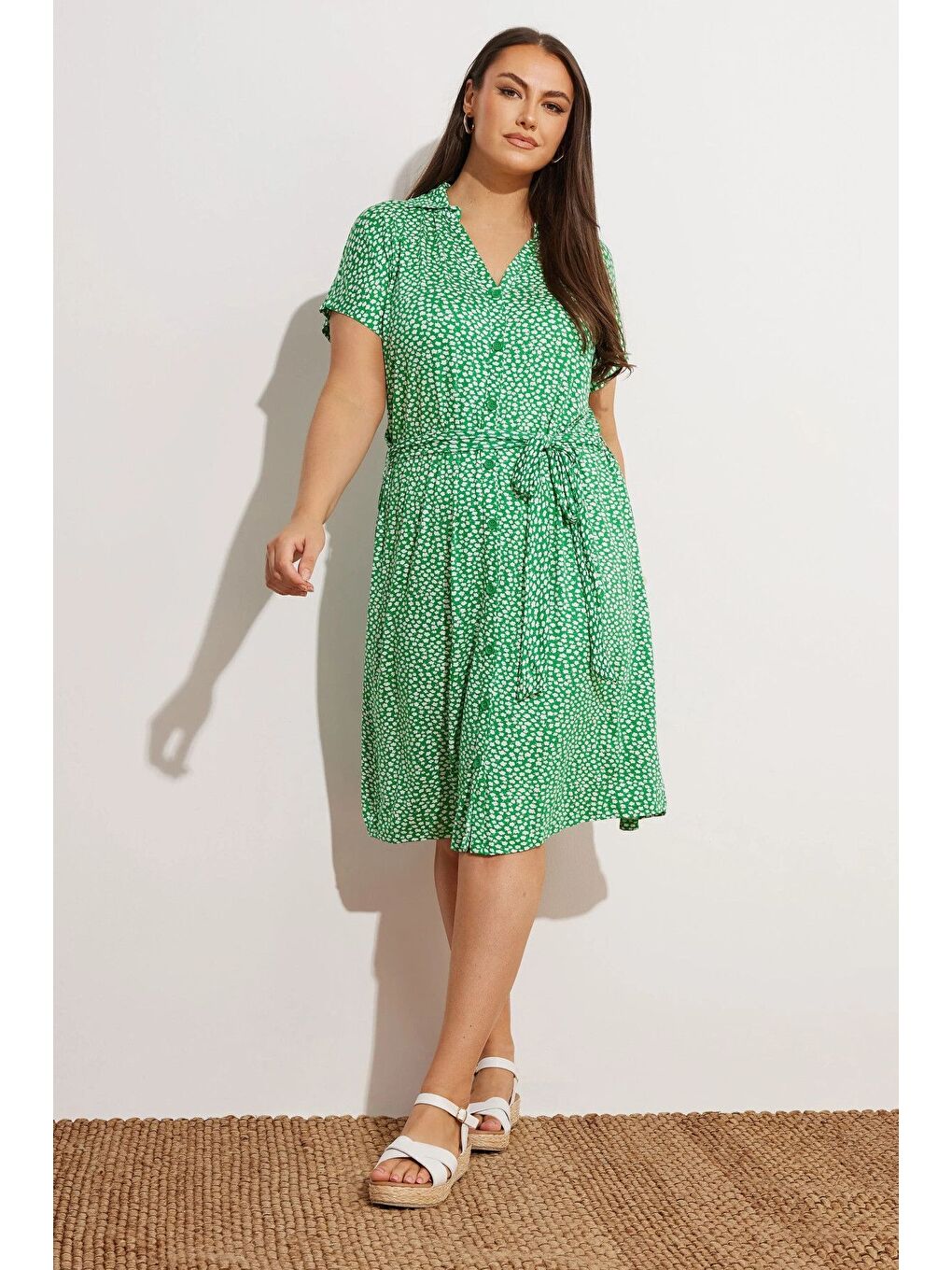 Yeşil Büyük Beden Çiçek Desenli Midi Boy Beli Kuşaklı Düğmeli Elbise 303329