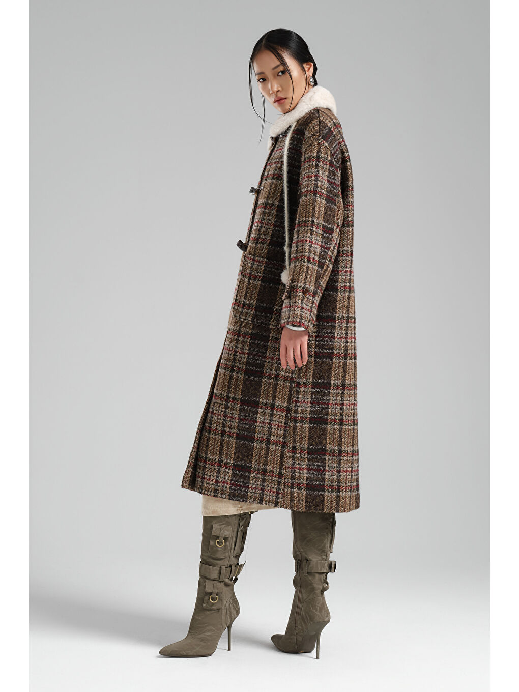 Kahverengi Kadın Kahve Rengi Desenli Pelüş Yaka İçi Astarlı Uzun Kaban