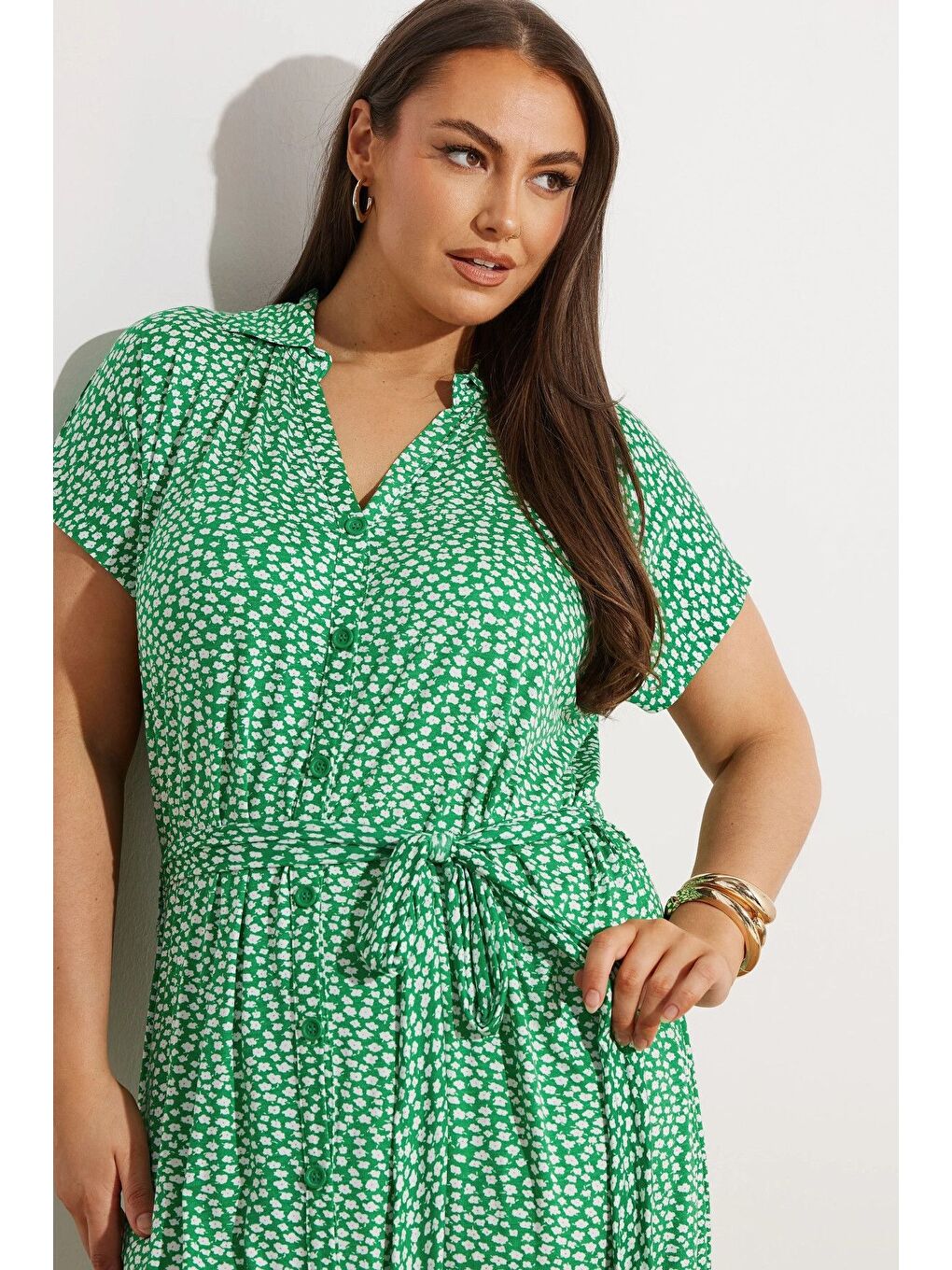 Yeşil Büyük Beden Çiçek Desenli Midi Boy Beli Kuşaklı Düğmeli Elbise 303329-1
