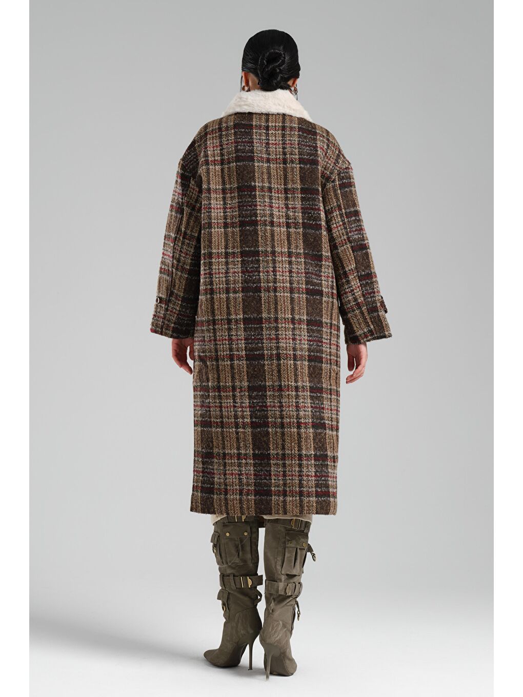 Kahverengi Kadın Kahve Rengi Desenli Pelüş Yaka İçi Astarlı Uzun Kaban-3