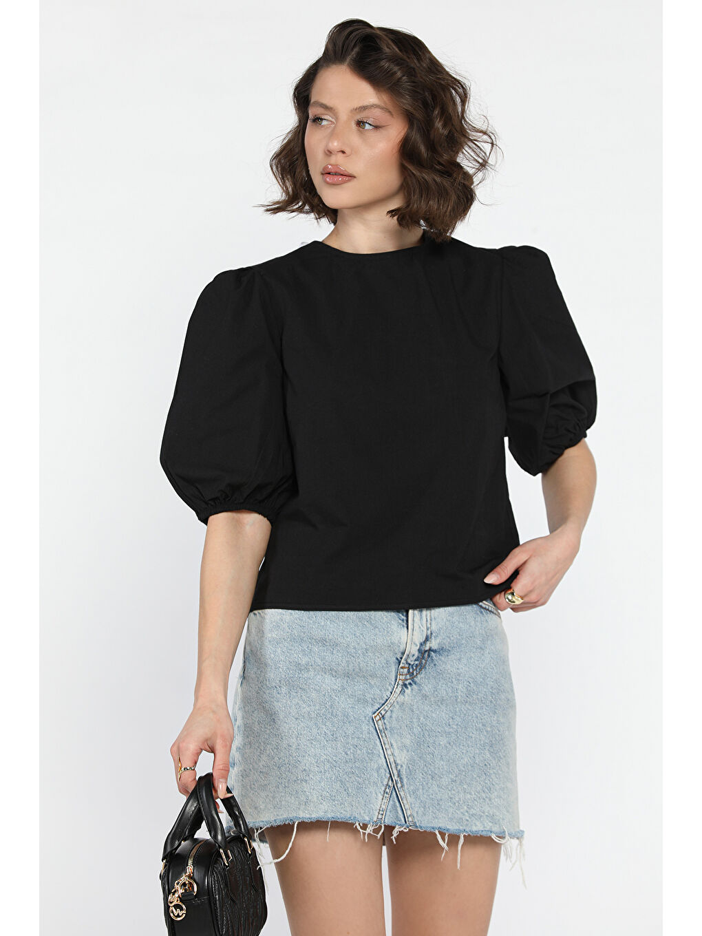 Siyah Kadın Sırt Bağlama Detaylı Kol Lastikli Bluz-1