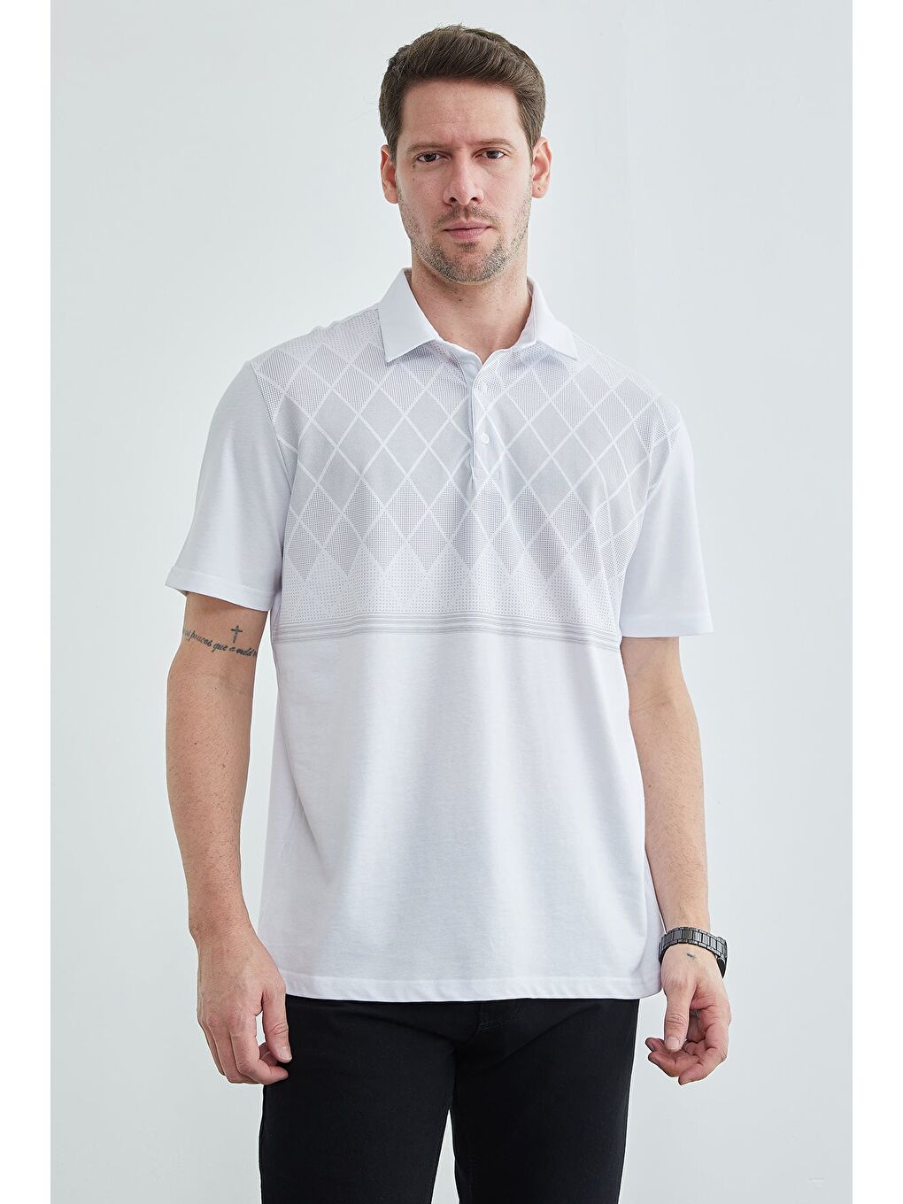 Beyaz Baklava Desenli Polo Yaka Tişört-1