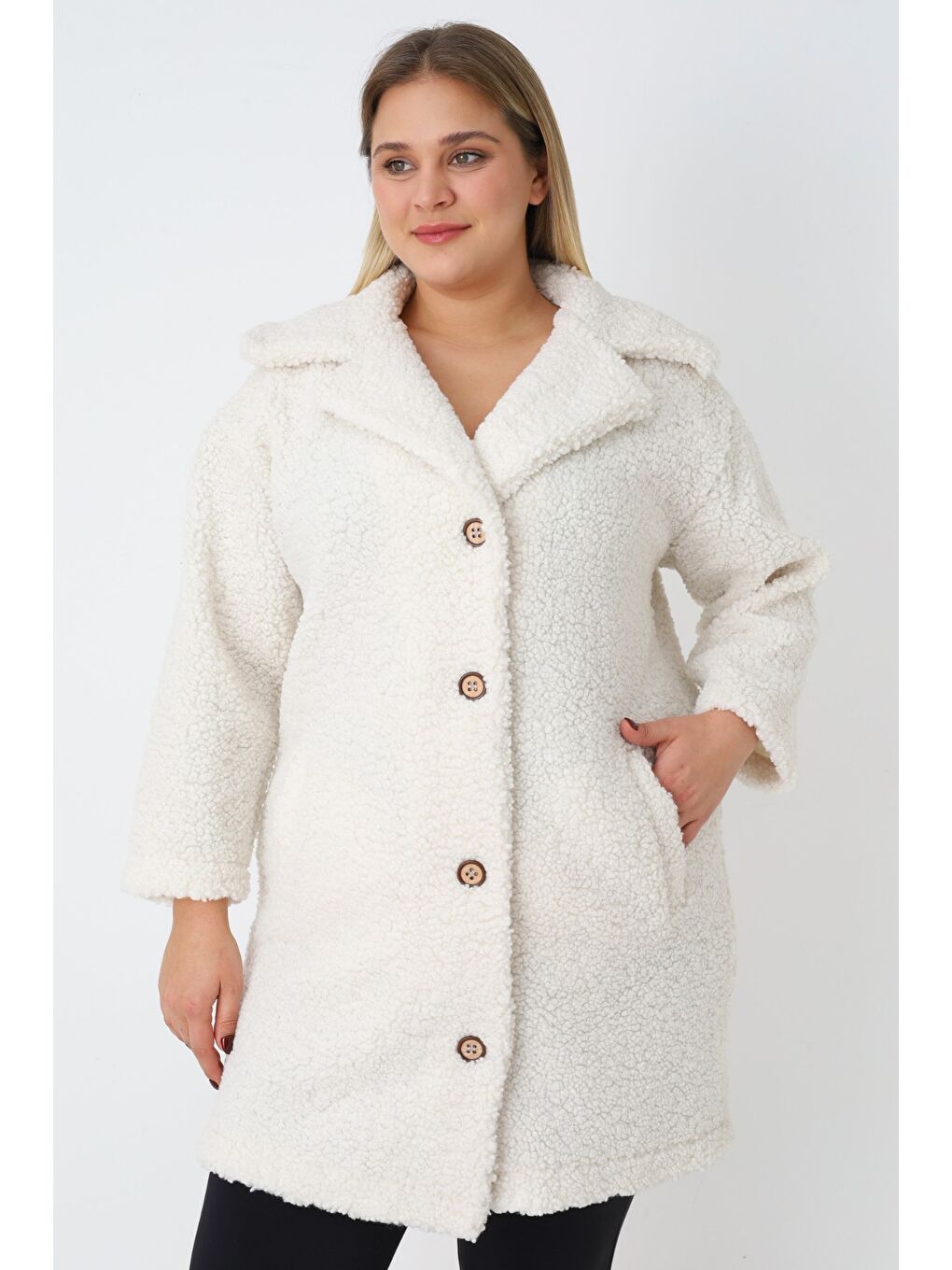 Beyaz Kadın Soft Pelüş Dik Yaka Cepli Düğmeli Uzun Kollu Hırka-1
