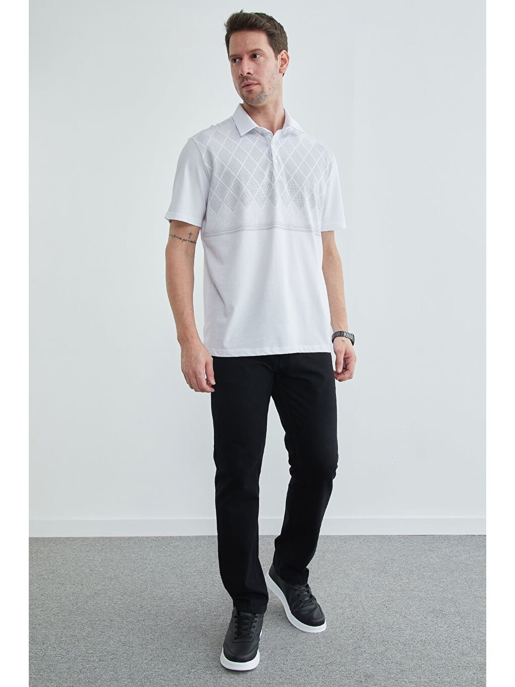 Beyaz Baklava Desenli Polo Yaka Tişört-2