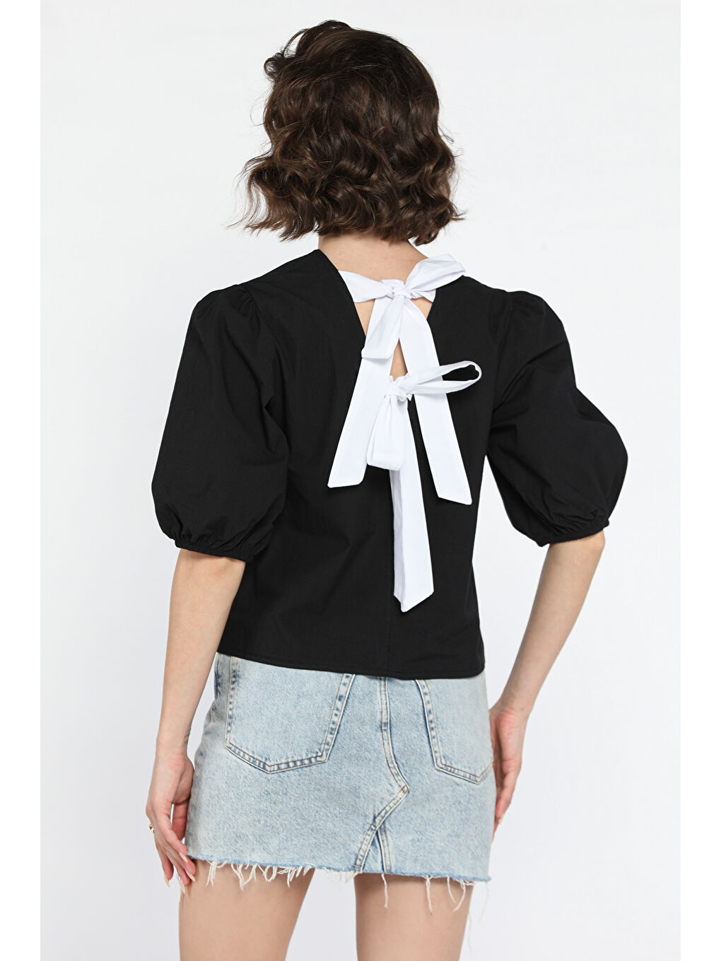 Siyah Kadın Sırt Bağlama Detaylı Kol Lastikli Bluz-2