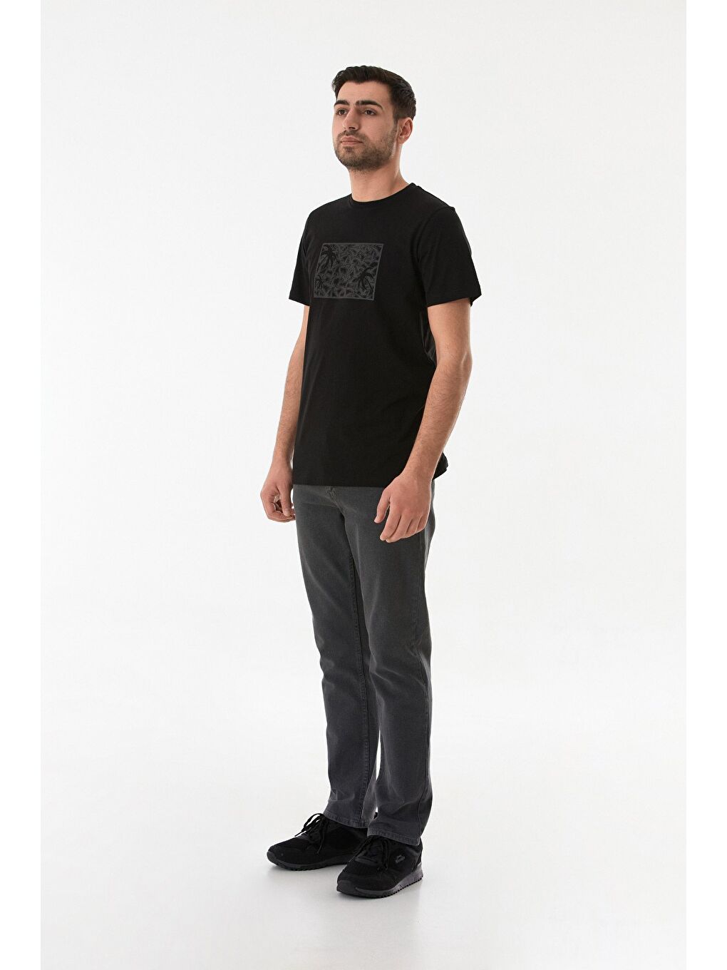 Siyah Kabartma Baskılı Bisiklet Yaka Tişört-2