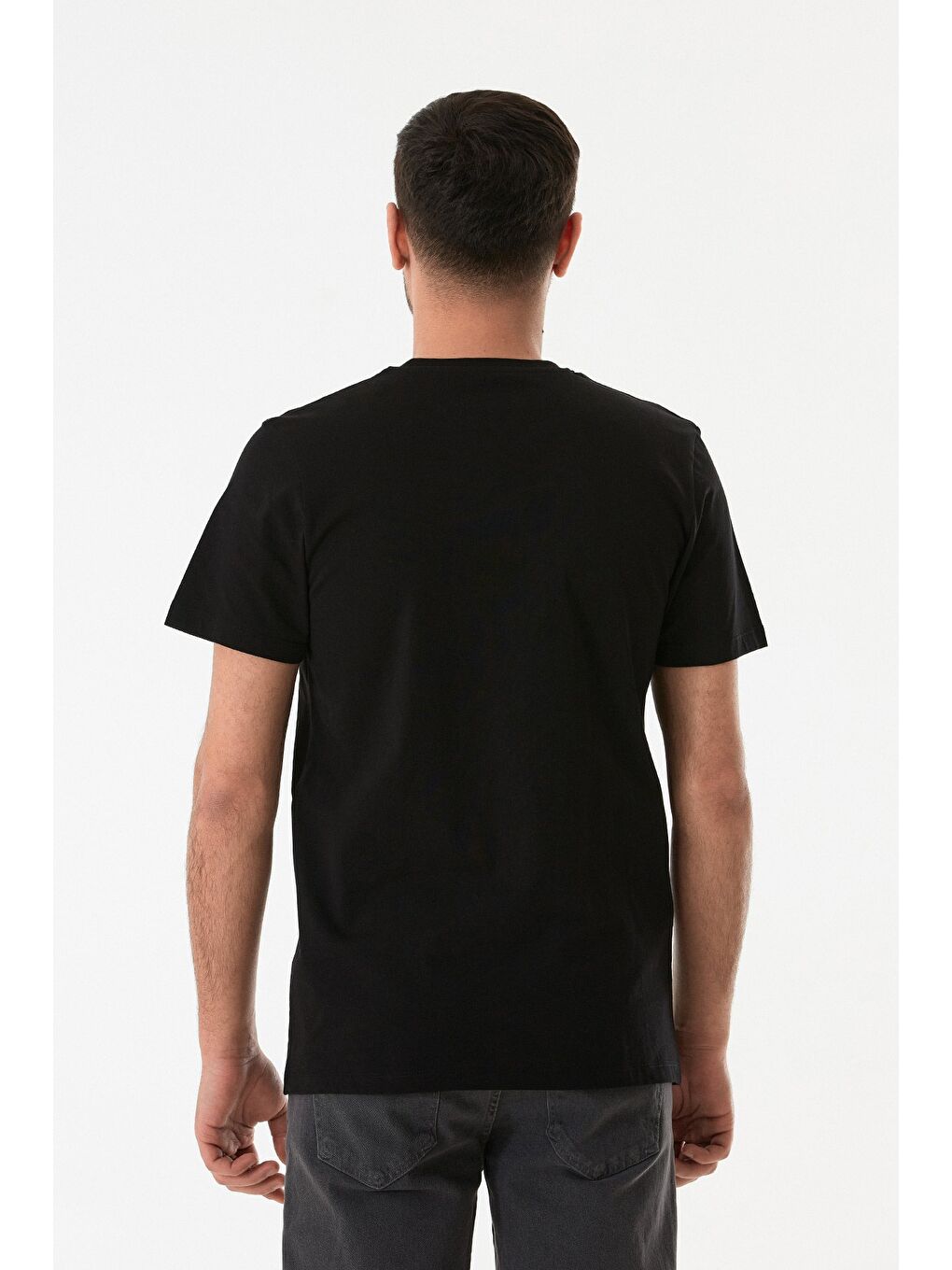 Siyah Kabartma Baskılı Bisiklet Yaka Tişört-3