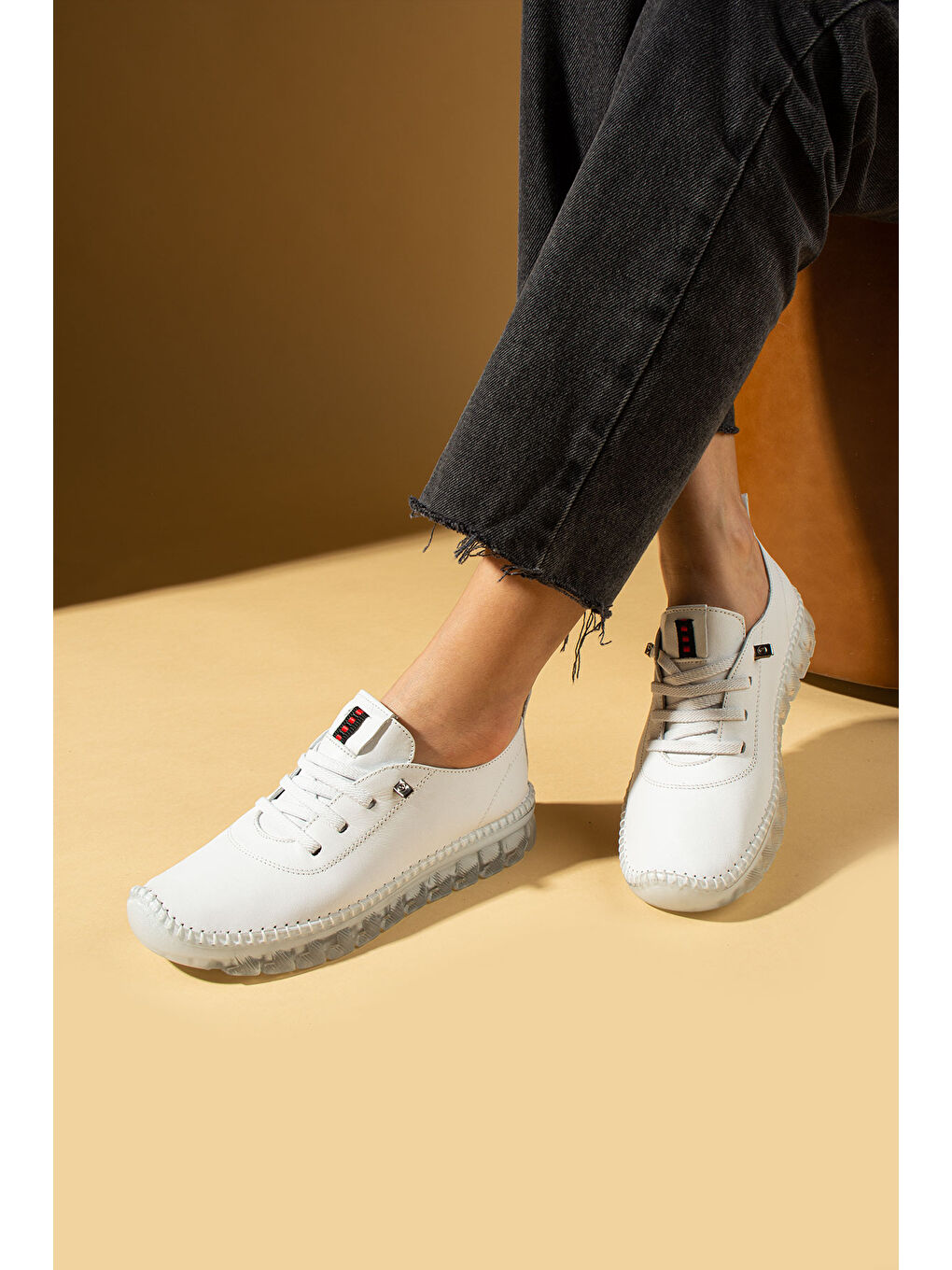 Beyaz Hakiki Deri Hafif Comfort Taban Lastikli Kadın Spor Ayakkabı 59-680-25-1